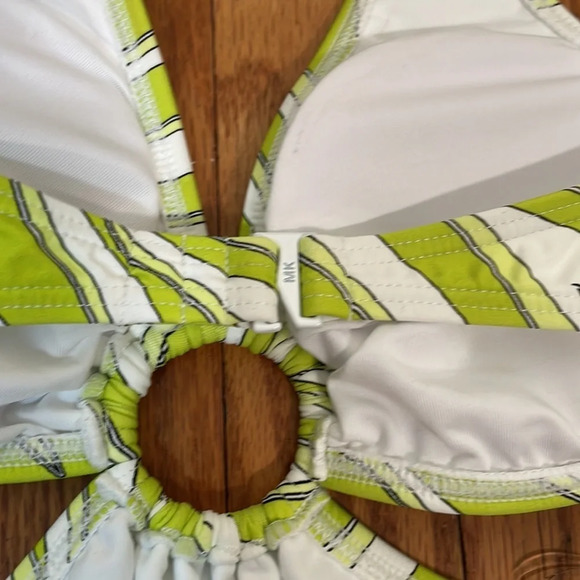 MICHAEL MICHAEL KORS Printed O-Ring Cutout One-Piece Swimsuit size 4 NWT - Picture 8 of 8